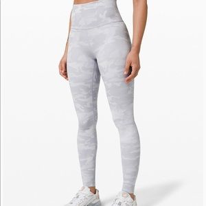 Lululemon Wunder Under 28’ leggings